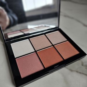 Doucce Posh Powder Palette- 6 Pan Blush and Highlighter Palette